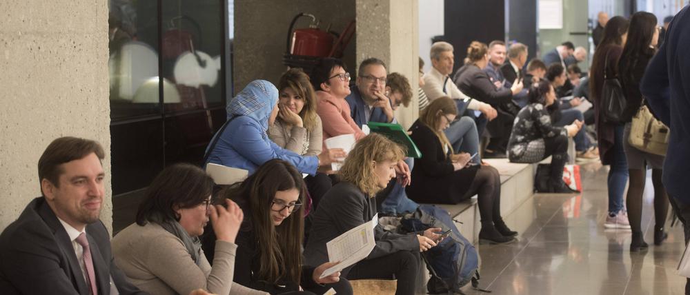 In Berlin steigt die Zahl junger Menschen, die eine Arbeit suchen.