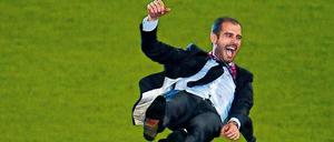 Fliegender Spanier. Pep Guardiola nach dem Finalsieg 2009 in Rom.