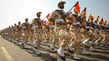 Mitglieder der iranischen Revolutionsgarde bei einer Parade im Jahr 2011.