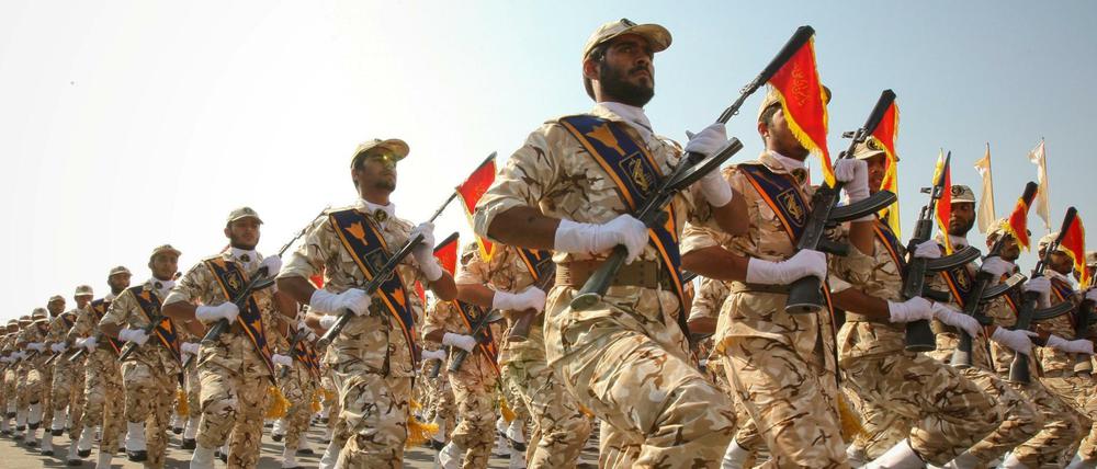 Mitglieder der iranischen Revolutionsgarde bei einer Parade im Jahr 2011.