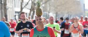 Für Fortgeschrittene. Dieser Läufer setzte sich einer zusätzlichen Hürde aus.