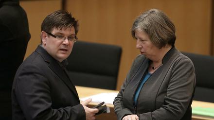 Er war der erste: Andrej Holm trat im Januar 2017 vom Posten des Staatssekretärs zurück. Senatorin Lompscher behielt ihn als Berater.