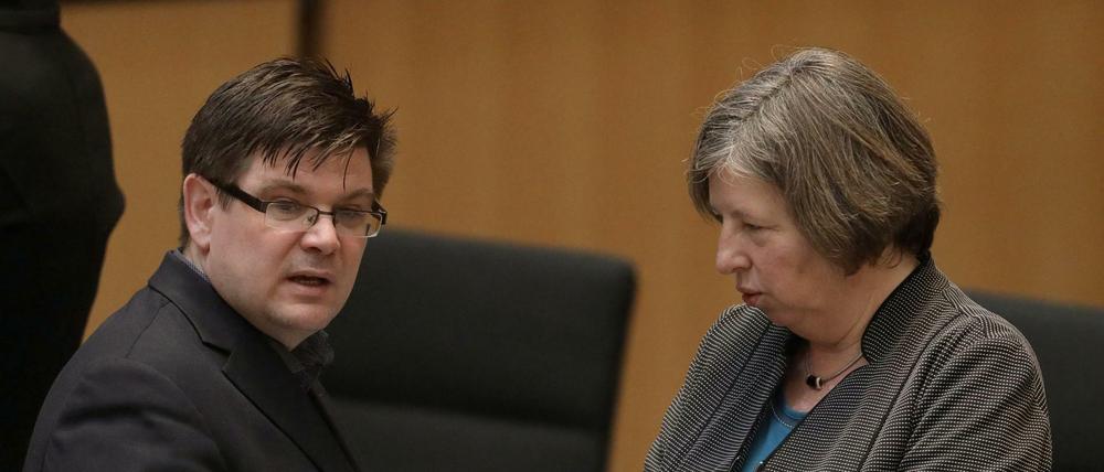 Er war der erste: Andrej Holm trat im Januar 2017 vom Posten des Staatssekretärs zurück. Senatorin Lompscher behielt ihn als Berater.