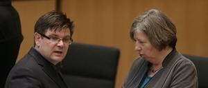 Er war der erste: Andrej Holm trat im Januar 2017 vom Posten des Staatssekretärs zurück. Senatorin Lompscher behielt ihn als Berater.