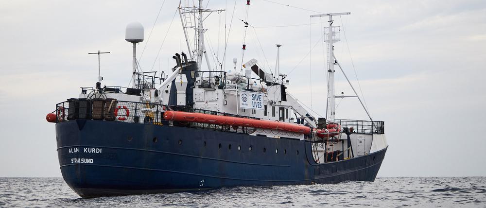 Das Rettungsschiff "Alan Kurdi" ist bereits von Malta und Italien abgewiesen worden. Doch jetzt wechselt das Wetter.