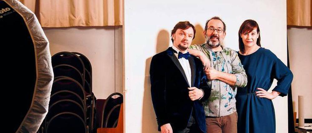 Trio con brio. Ainars Rubikis (links), Barrie Kosky, Susanne Moser.