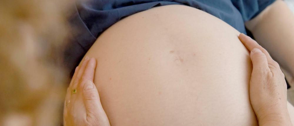 Bluttests können schon im ersten Trimester der Schwangerschaft anzeigen, ob das Ungeborene eine Trisomie hat.