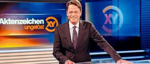 „Aktenzeichen XY“, moderiert von Rudi Cerne, bearbeitet ungeklärte Kriminalfälle. 