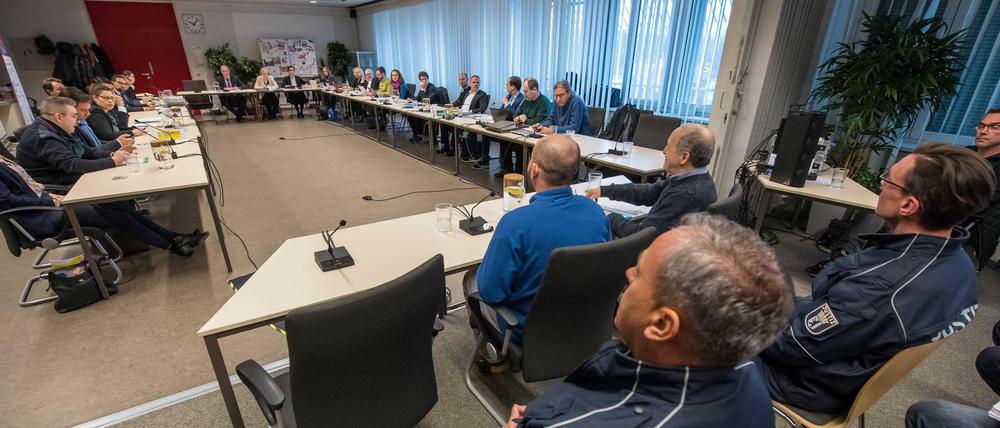 Der Amri-Untersuchungsausschuss des Berliner Abgeordnetenhaus will am Freitag zwei LKA-Mitarbeiter befragen.