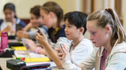 Gute Schule. In Berlin soll es an jeder Schule mindestens eine Kontaktperson für LGBTIQ-Anliegen geben. So hat es das Abgeordnetenhaus im Jahr 2010 beschlossen. Das Foto ist ein Symbolfoto zum Thema Schule. 