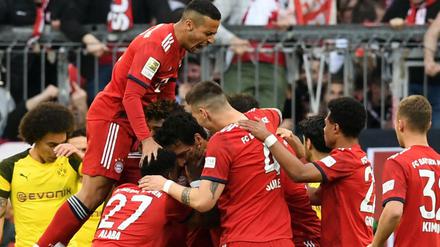 Die Bayern. Die Münchner gewannen eindrucksvoll und zogen so am BVB vorbei.