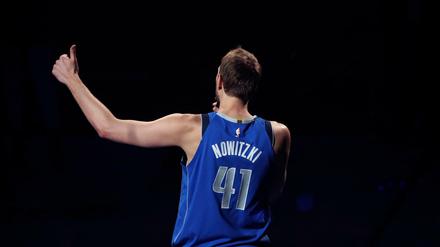 Dirk Nowitzki verkündete seinen Rücktritt bei seinem letzten Heimspiel in Dallas.
