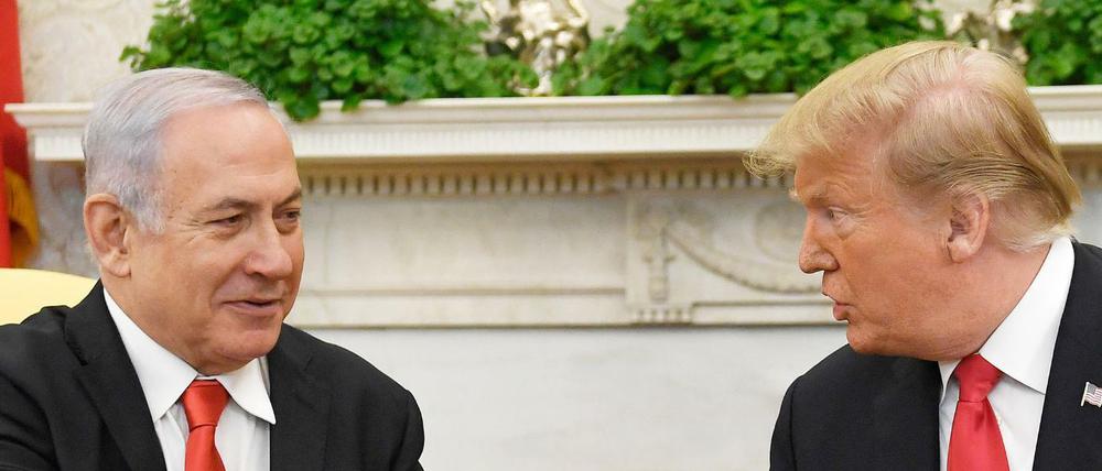 US-Präsident Trump freut sich über den vermeintlichen Wahlsieg von Benjamin Netanjahu.