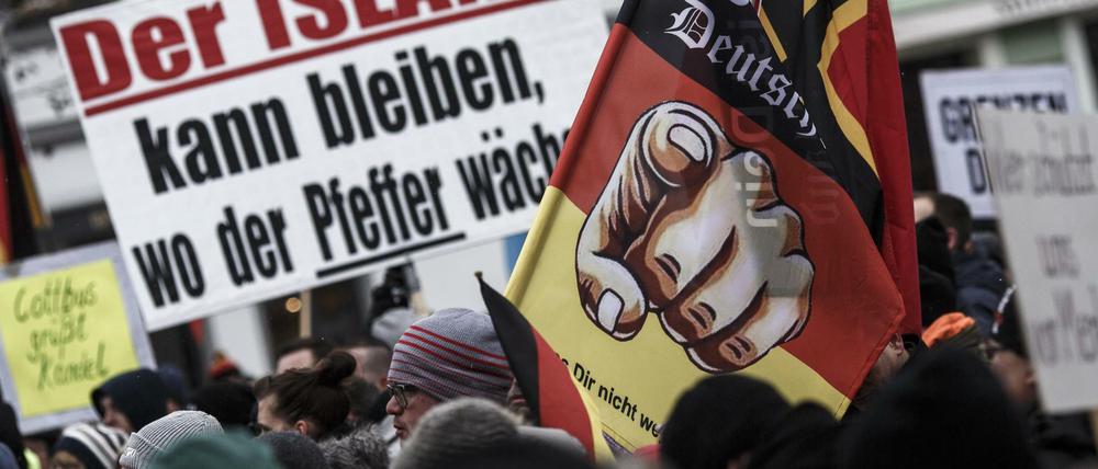 Eine Demonstration des Vereins „Zukunft Heimat“ gegen Flüchtlinge im März 2018 in Cottbus.