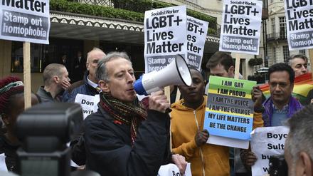 Menschenrechtsaktivisten bei einer Demonstration in London gegen die verschärften Strafgesetze gegen Homosexuelle in Brunei