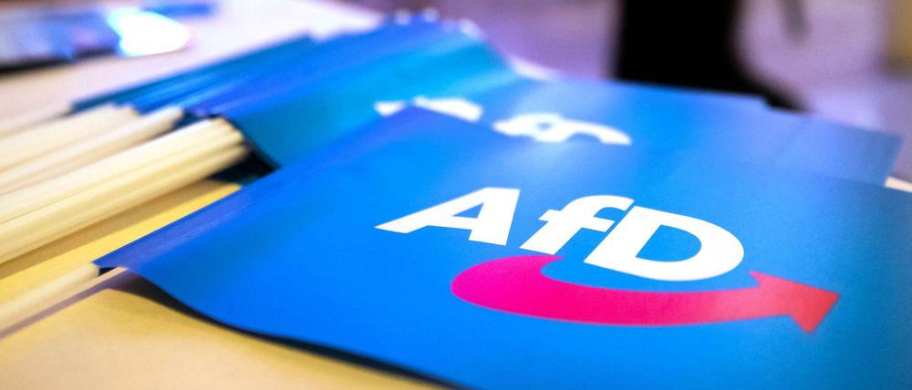 Fähnchen mit dem Logo der AfD