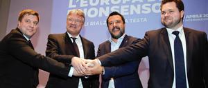 Olli Kotro, Mitglied des Europäischen Parlaments für die Partei Die Finnen (PS), Jörg Meuthen, Vorsitzender der Partei Alternative für Deutschland (AfD), Matteo Salvini, Innenminister von Italien, und Parteivorsitzender der Lega Nord, und Anders Vistisen, Mitglied des Europäischen Parlaments für die Dänische Volkspartei (v.l.n.r.). 