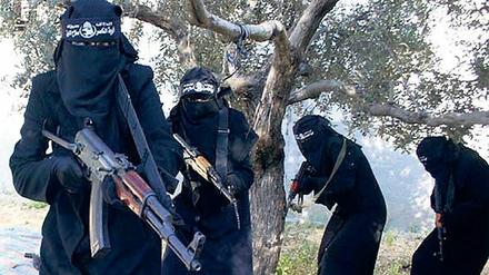In den Reihen der Terrormiliz „Islamischer Staat“ kämpften auch Frauen mit der Waffe in der Hand. 