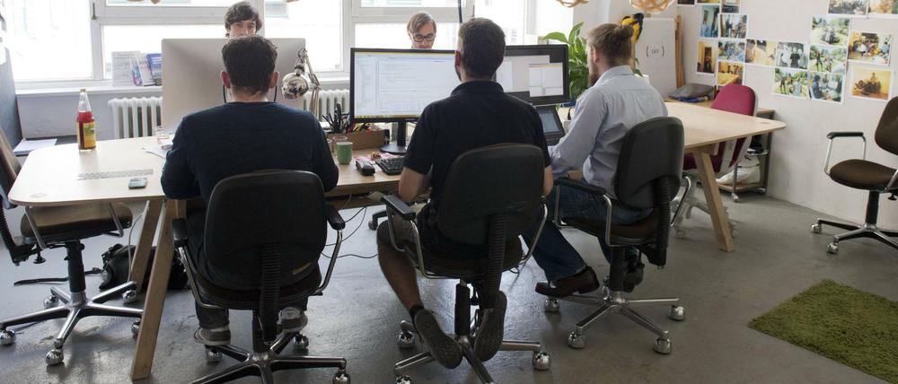 Gründer nutzen gemietete Arbeitsplätze in Berlin.