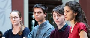 Die Klima-Aktivisten Svenja Kannt (l-r), Sebastian Grieme, Linus Steinmetz und Sana Strahinjic.