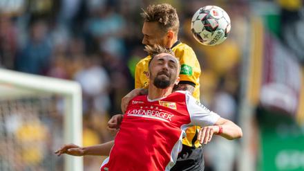 Duell ohne Sieger. Linus Wahlqvists Dynamo (hinten) und Florian Hübners Union lieferten sich einen intensiven, aber torlosen Schlagabtausch. 