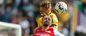 Duell ohne Sieger. Linus Wahlqvists Dynamo (hinten) und Florian Hübners Union lieferten sich einen intensiven, aber torlosen Schlagabtausch. 