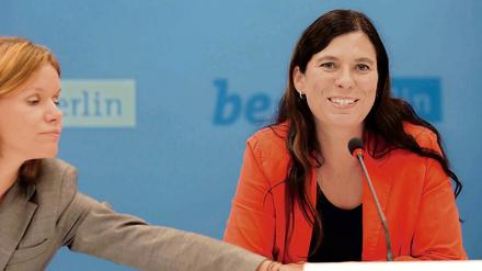 Beate Stoffers (links) stand von Anfang an Senatorin Scheeres zur Seite - hier bei einer Pressekonferenz zum Schuljahresbeginn 2012/13. 