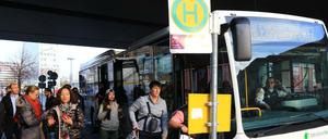 Schienenersatzverkehr. Auf der Ringbahn wird gebaut.