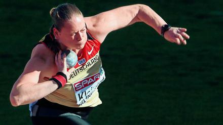 Stoßrichtung. Nadine Kleinert, hier bei der EM 2012, will von ihrem alten Sportlerleben nichts mehr wissen. Und wird doch immer wieder daran erinnert.