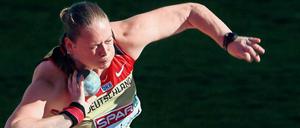 Stoßrichtung. Nadine Kleinert, hier bei der EM 2012, will von ihrem alten Sportlerleben nichts mehr wissen. Und wird doch immer wieder daran erinnert.