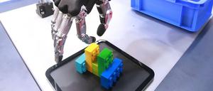 Nur handverlesene und bequeme Regeln? Der deutsche Philosoph Thomas Metzinger, Mitglied der EU-Kommission, die Ethikregeln für Künstliche Intelligenz vorgelegt hat, sagt: Es handelt sich um eine ethische Waschmaschine.