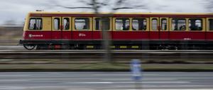 Regine Günther reagierte auf die Kritik an ihren Plänen für die S-Bahn. sie sei nicht auf Loslimitierung festgelegt.