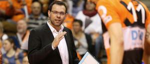 Taktgeber und Tafelhalter. Berlins Trainer Cedric Enard muss nun gegen die Alpenvolleys die richtigen Antworten finden.