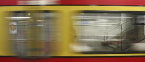 Schnell fahrende S-Bahn.