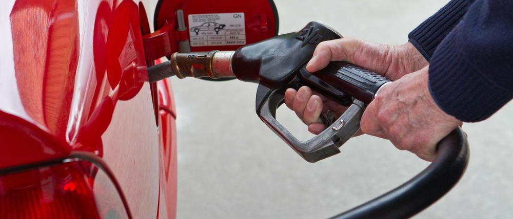 Tanken ist ziemlich teuer geworden.