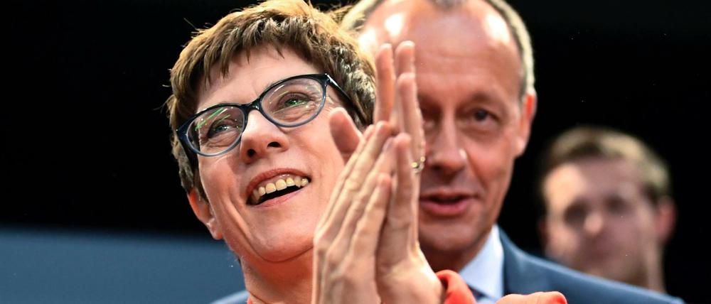 Steht fast ganz hinter Annegret Kramp-Karrenbauer: Friedrich Merz beim Wahlkampftermin in Eslohe.