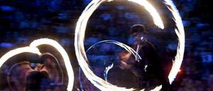 Spiel mit dem Feuer: Künstler bei der Walpurgisnacht im vergangenen Jahr im Mauerpark.