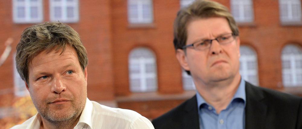 Robert Habeck (l,) und Ralf Stegner in Kiel.