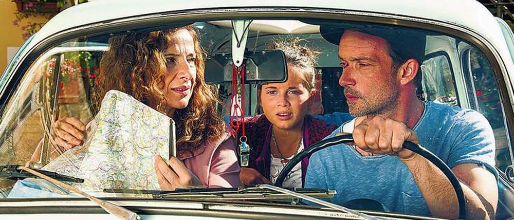 Ein lockerer Typ in angespannter Lage. Jan (Lucas Gregorowicz), Ex-Frau Serafina (Clelia Sarto) und Tochter Mia (Bianca Nawrath).