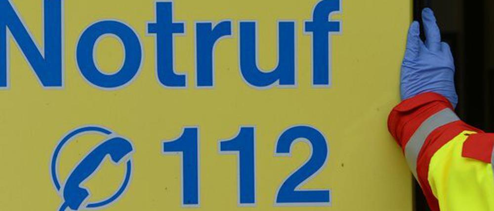 Rettungskräfte der Feuerwehr brachten die Verletzte in ein Krankenhaus.