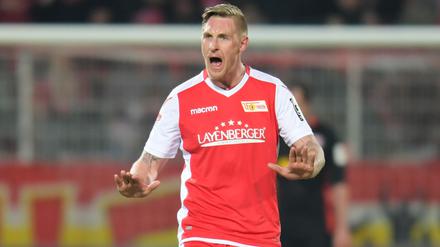 Antreiber. Unions Stürmer Sebastian Polter trifft gegen Jahn Regensburg per Kopf zum 2:2.