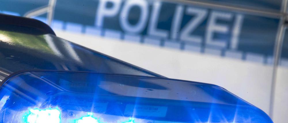 Die Polizei nahm die Personalien des 60-Jährigen auf. Anschließend durfte der Mann wieder gehen.