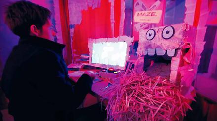 Testperson. Auf den Veranstaltungen während der Games Week lassen sich zahlreiche Computerspiele ausprobieren. 
