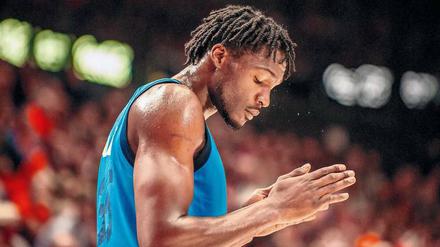 In Gedanken: Albas Center Landry Nnoko soll am Freitag seiner Mannschaft vor allem unter den Körben helfen.