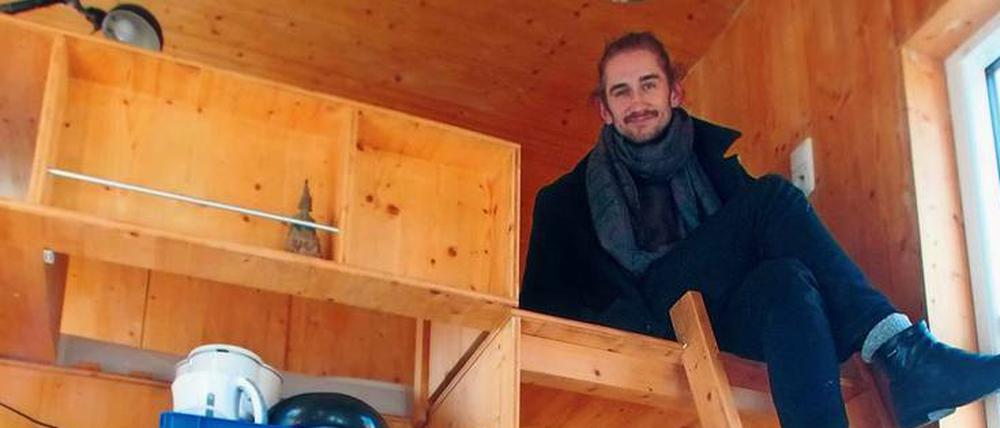 Oben schlafen, unten essen. Joschka Härdtner, Projektleiter des Tiny House Ville. 