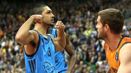 Die Muskeln spielen lassen: Peyton Siva (links) und Alba Berlin greifen nach dem ersten Titel der Saison.