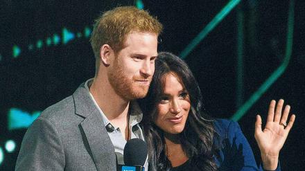 Gäste beim We Day in Wembley Anfang März. Prinz Harry hatte dort vor 12 000 Jugendlichen an deren Mut und Empathie appelliert. Unter dem Jubel des Publikums holte er Meghan auf die Bühne. 