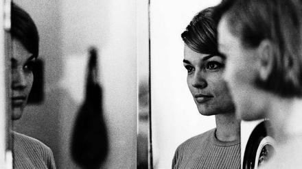 Selbstbespiegelung. Seit den Sechzigern fotografierte Melis Schriftsteller und Künstler der DDR. Hier: Eva Maria Hagen.