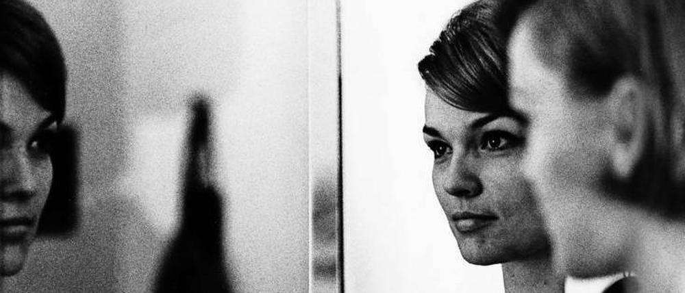Selbstbespiegelung. Seit den Sechzigern fotografierte Melis Schriftsteller und Künstler der DDR. Hier: Eva Maria Hagen.