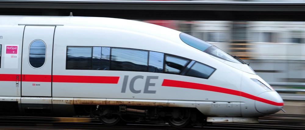 Die Schäden am Zug (hier ein Archivbild) werden in Frankfurt am Main untersucht.